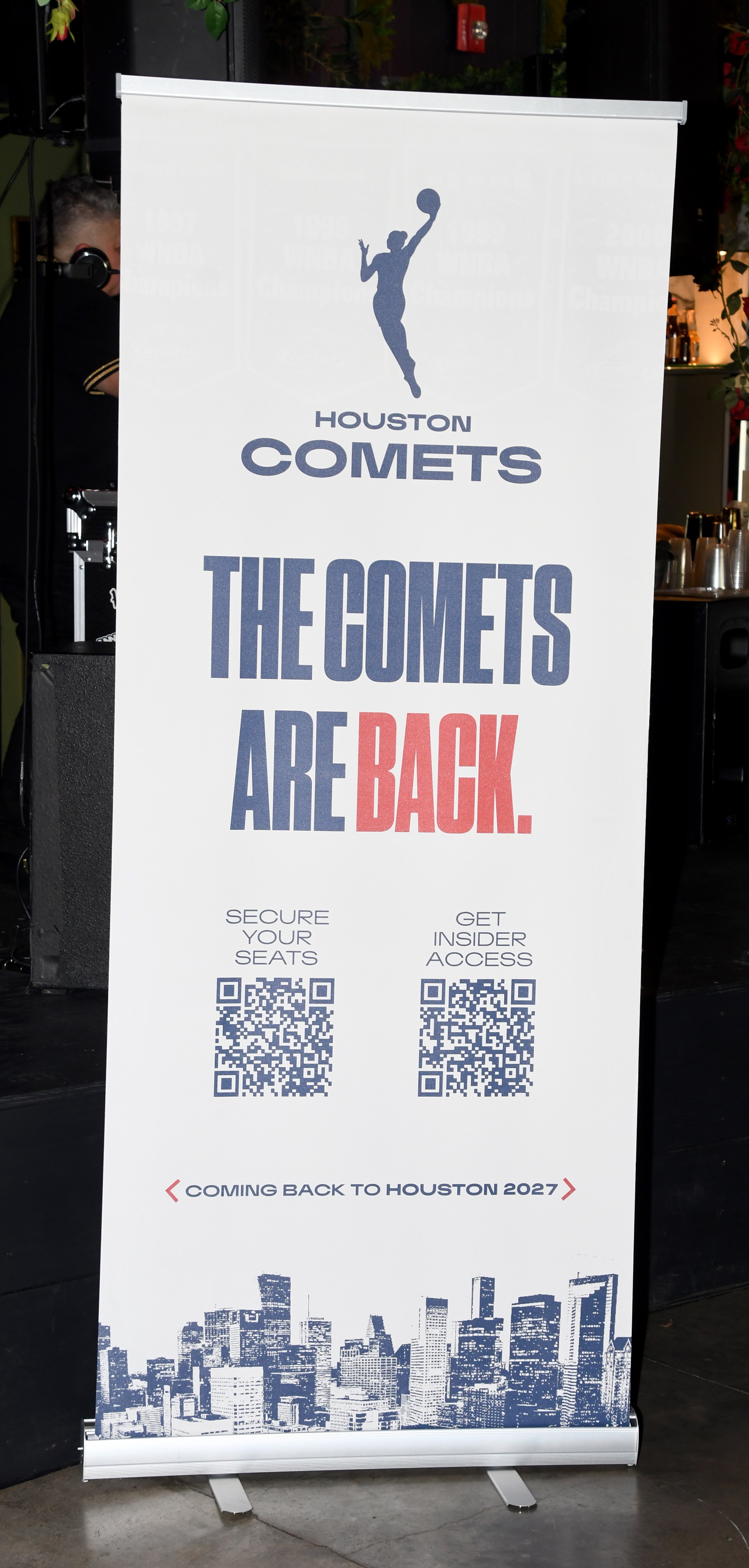 The Houston Comets Host a Watch Party for the Commissioners Cup at Pearl Bar