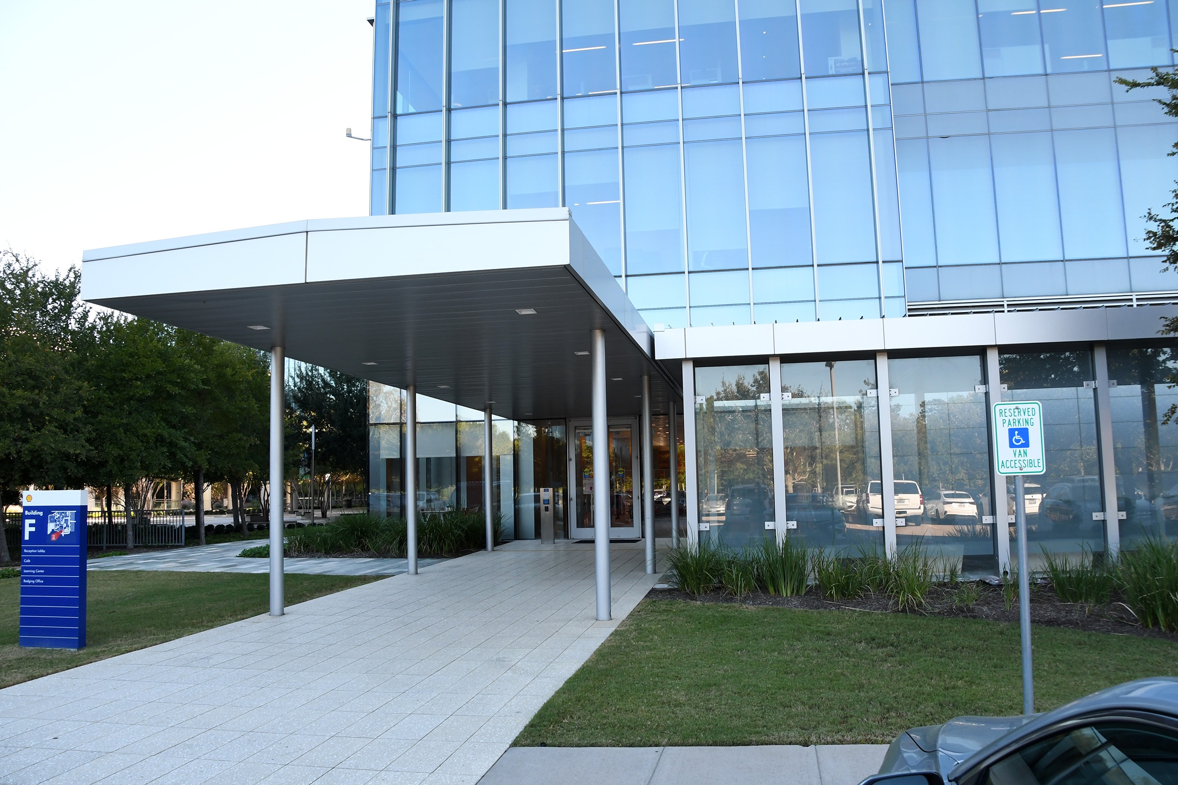 Greater Houston LGBTQ+ Next LGBTQ+ Berg Leadership Roundtable at Shell USA, Inc. Woodcreek Campus